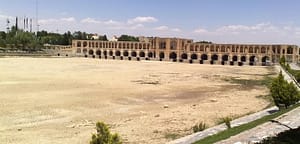 سیمای آشنا و خشک زاینده رود در سال 1388! چرا؟