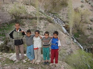 کودکان دنا در منطقه تاریخی آن