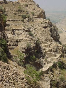 خوشبختانه مسير دسترسي اش بسيار صعب العبور است!