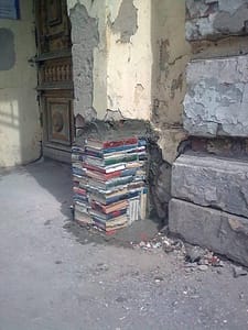 کتاب‌هایی که ایستاده می‌میرند!